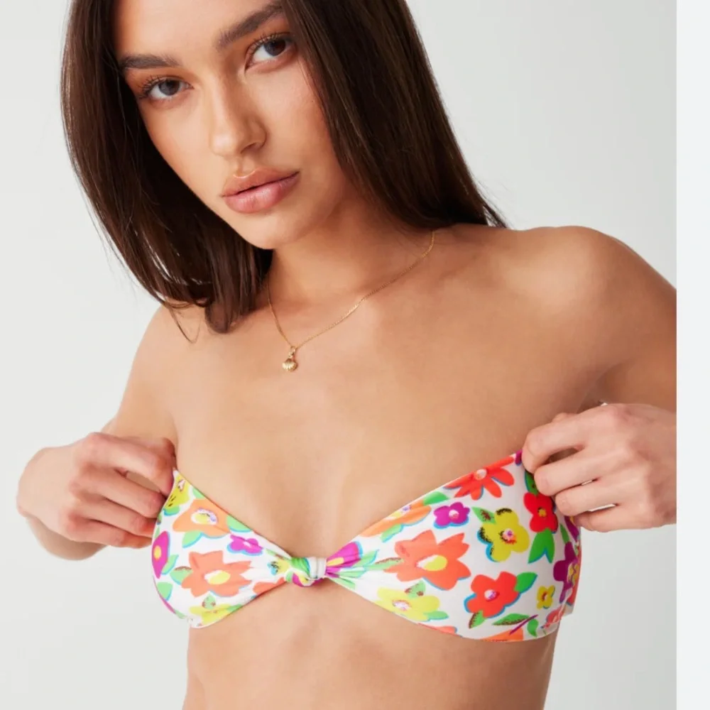 NWT FRANKIES BIKINIS Crescent Shine Bandeau Bikini Top, French Flowers, size M